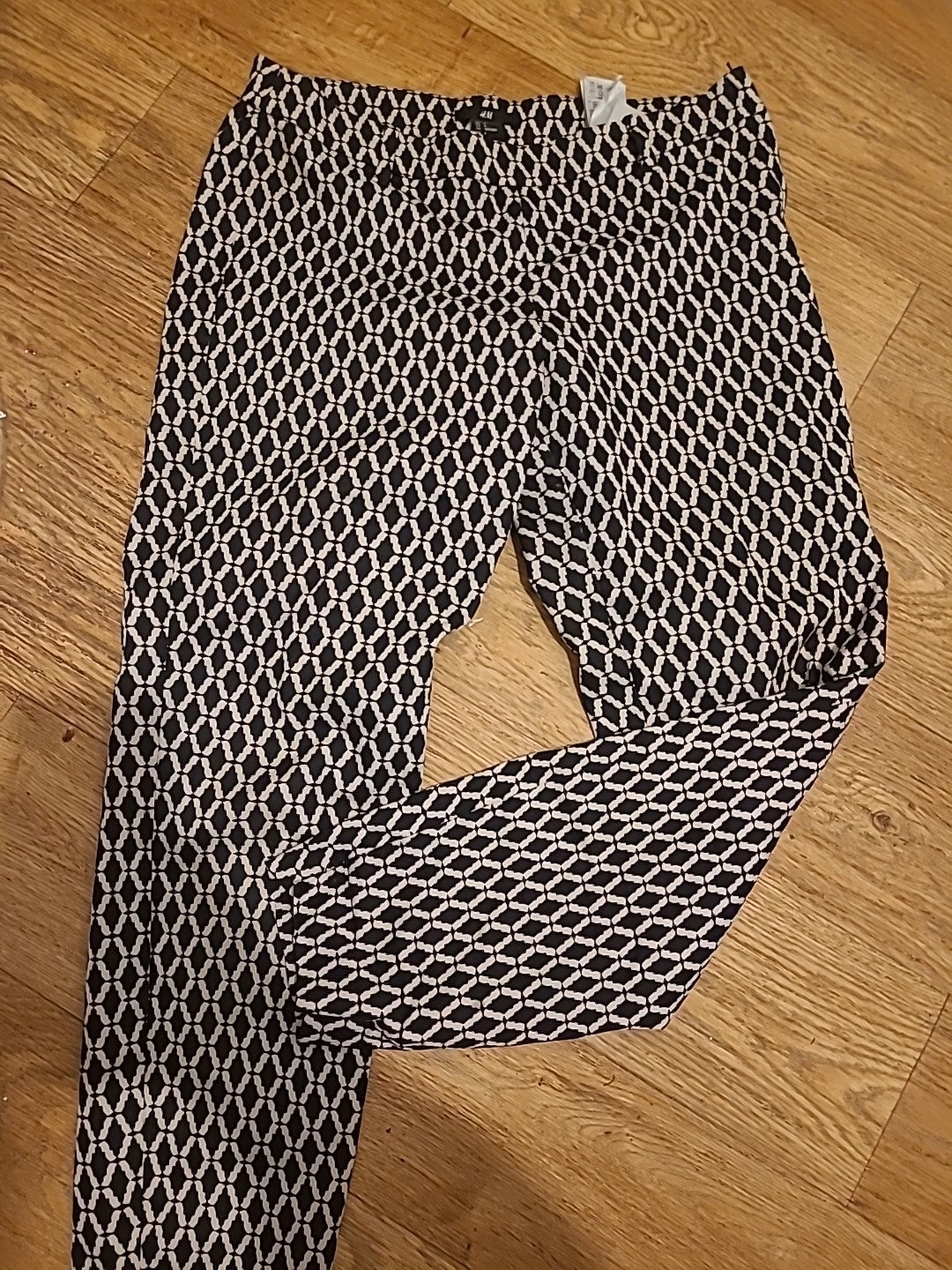 Ladies H&M Size 10 Black/white Ankle Trousers