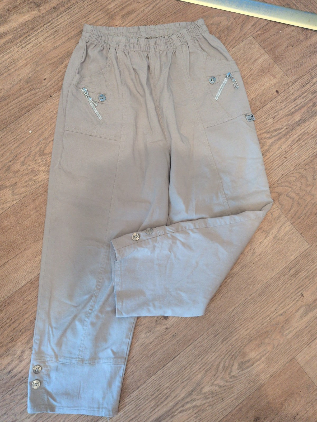 Ladies Size T2 Grey Elasticated Crop Cargo Trousers