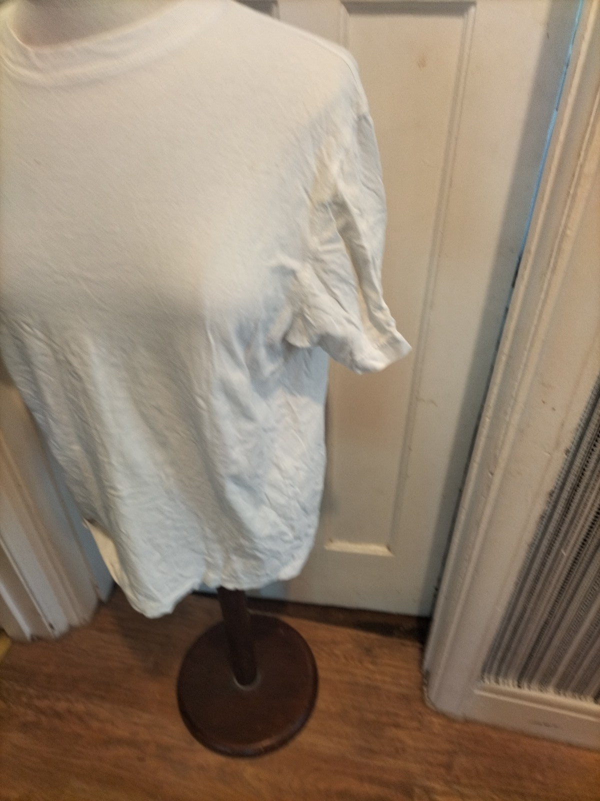 Mens Burton Size Small White Short Sleeved Tshirt