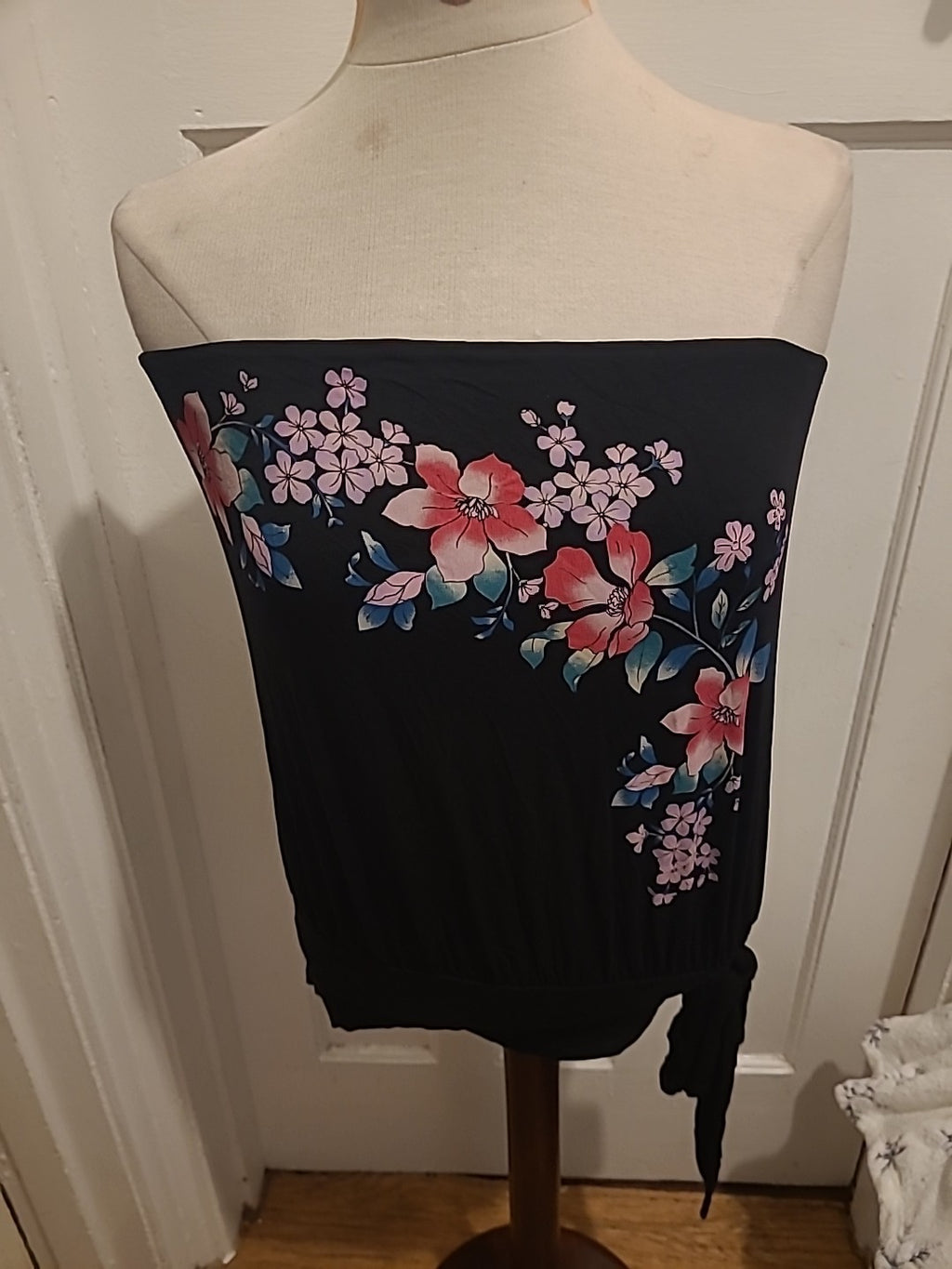 Ladies Oasis Size Medium Sleeveless Strapless Tshirt