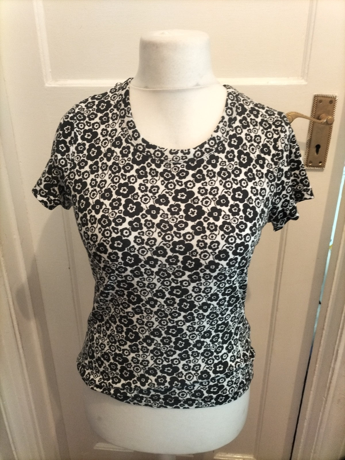 Tu Woman 14 Black And White Floral Short Sleeved Blouse