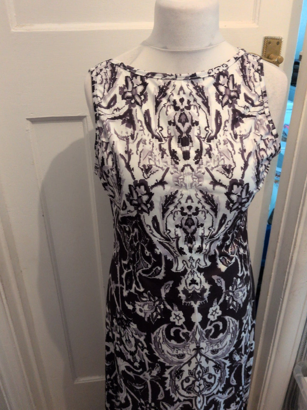 Large Long Length Dress Black White And Grey Sleeveless