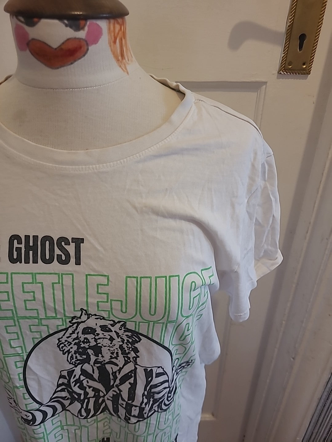 Mens Bettle Juice Size Large White Green Short Sleeved Tshirt