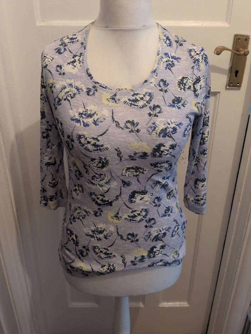 Olson 10 Yellow Grey And Blue Long Sleeve Floral Blouse