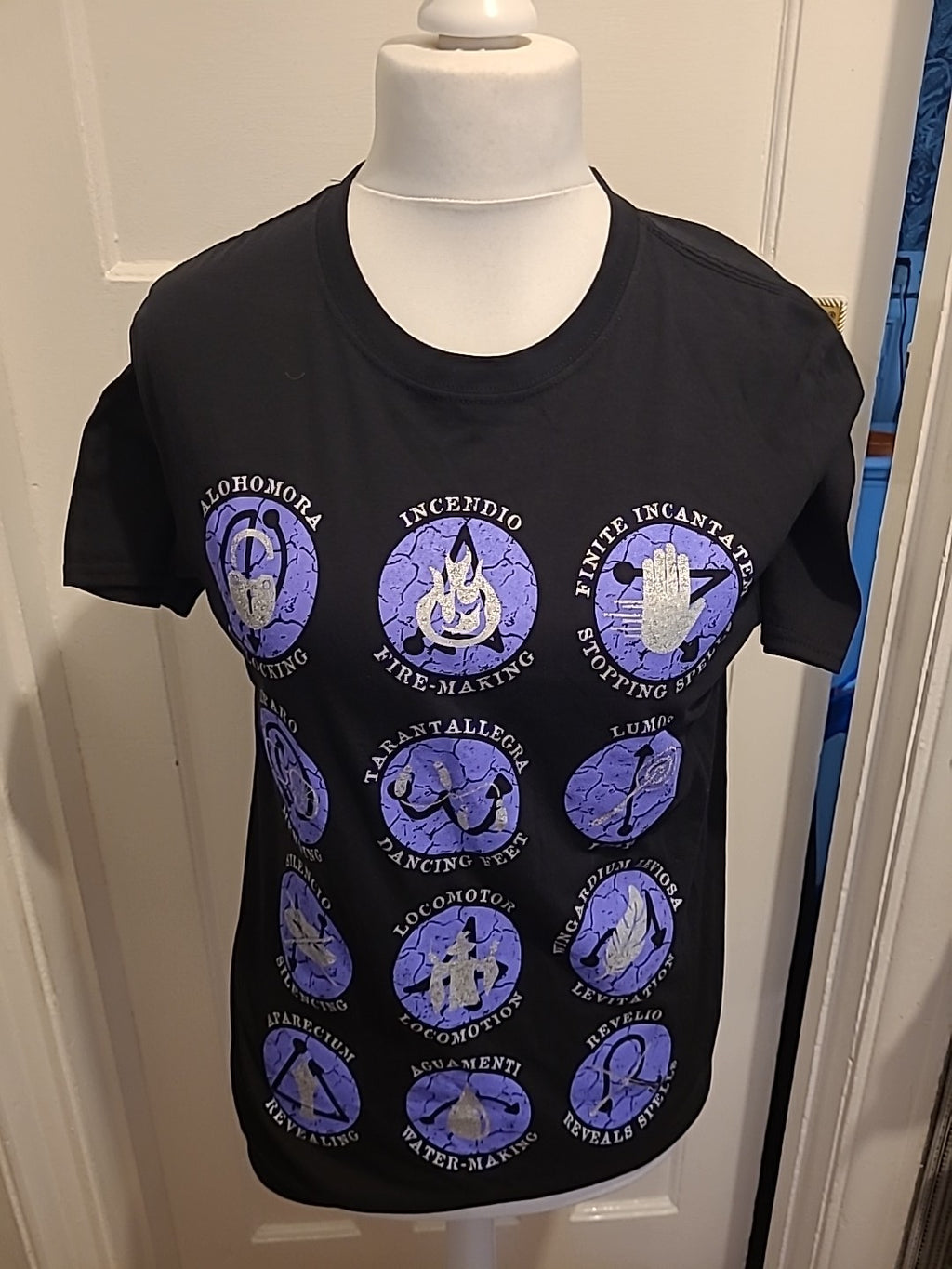 Brand New Ladies Gildan Size Medium Black Printed Short Sleeved Tshirt