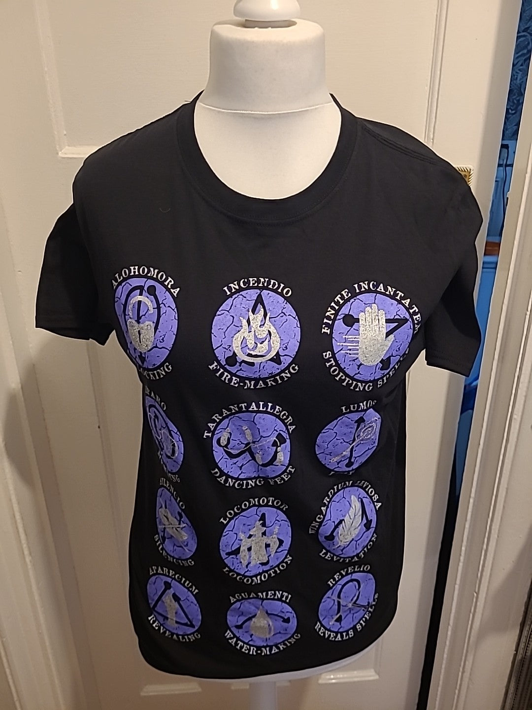 Brand New Ladies Gildan Size Medium Black Printed Short Sleeved Tshirt
