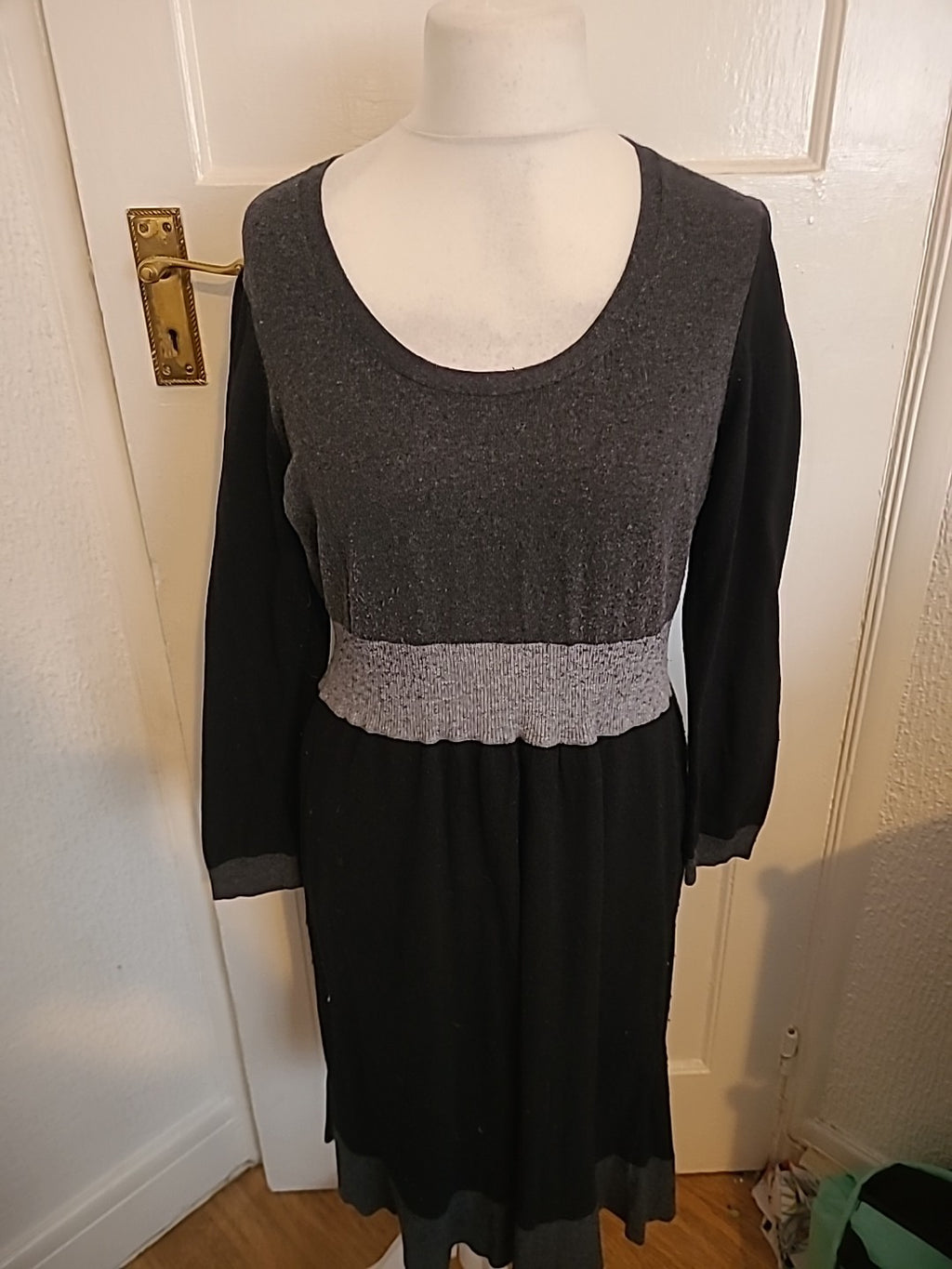 Ladies Boden Size 18R Grey And Black Long Sleeved Long Length Dress
