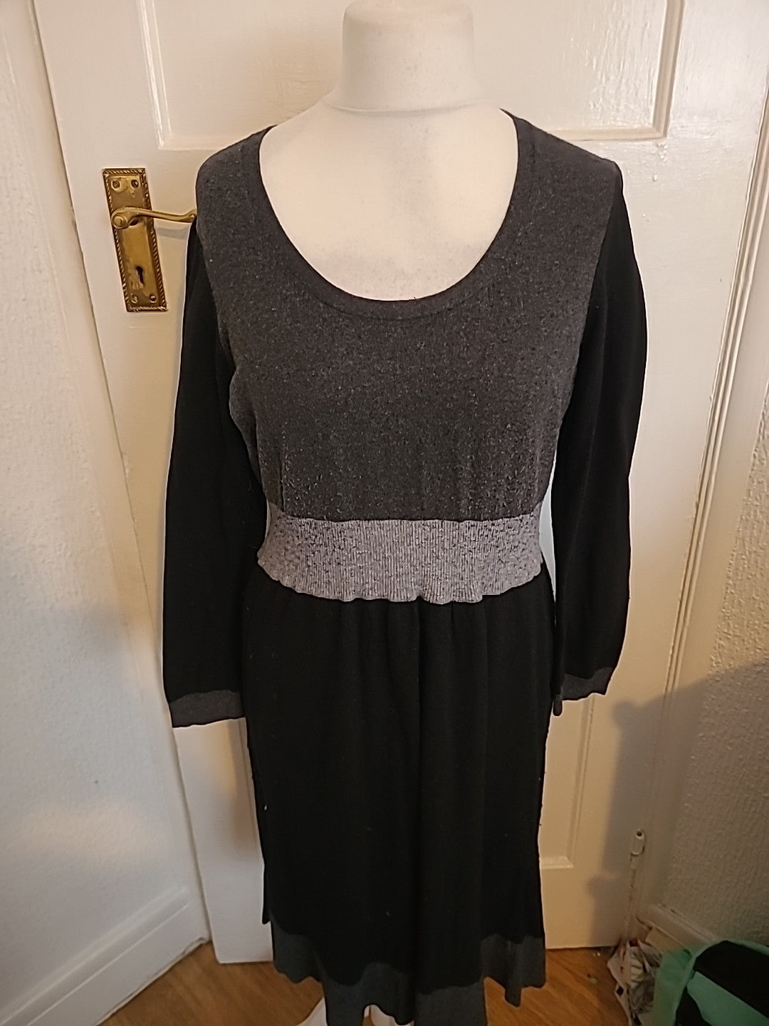 Ladies Boden Size 18R Grey And Black Long Sleeved Long Length Dress