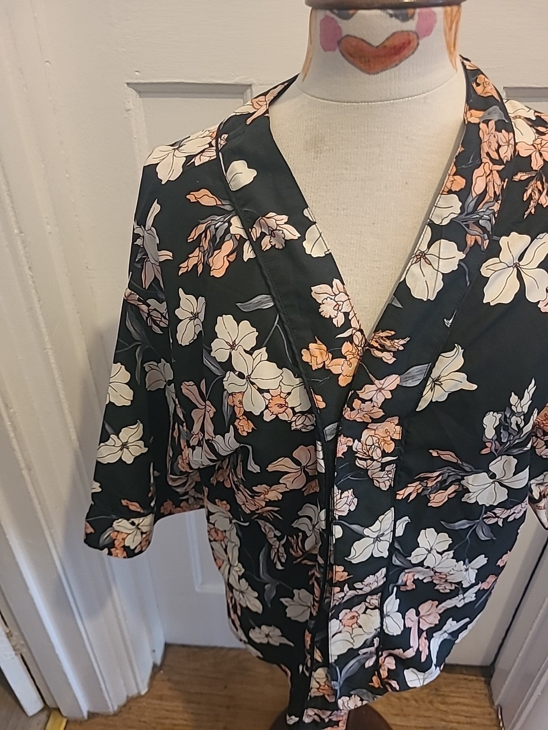 Ladies Lipsy London Size 10 Black Floral Short Sleeve Cardigan