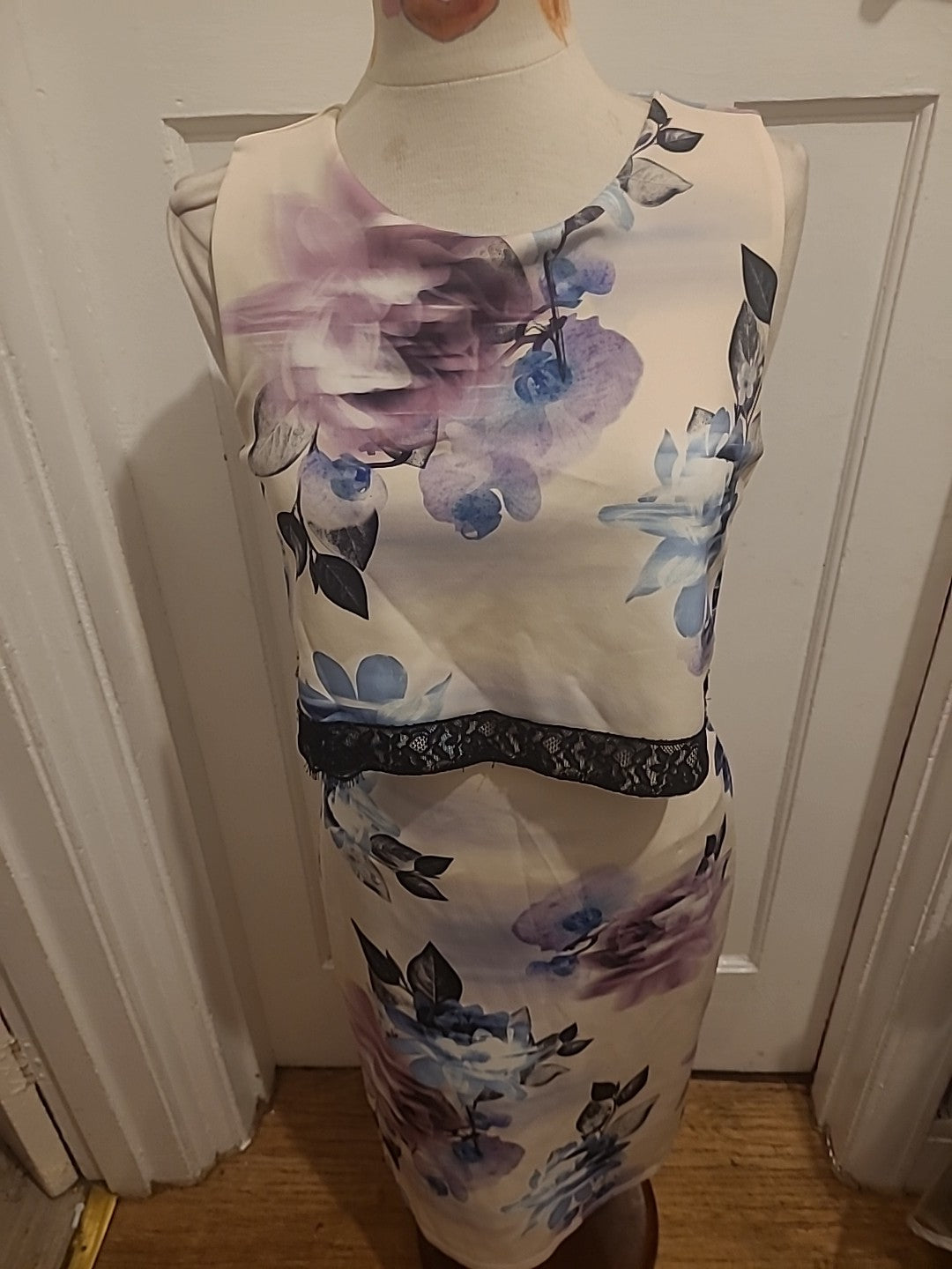 Ladies Lipsy Size 12 Multicoloured Floral Sleeveless Dress