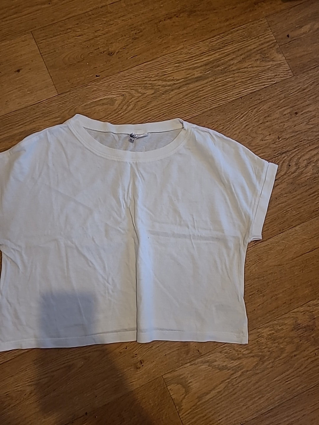 Ladies Divided Size Small White Short Sleeved Crop Top