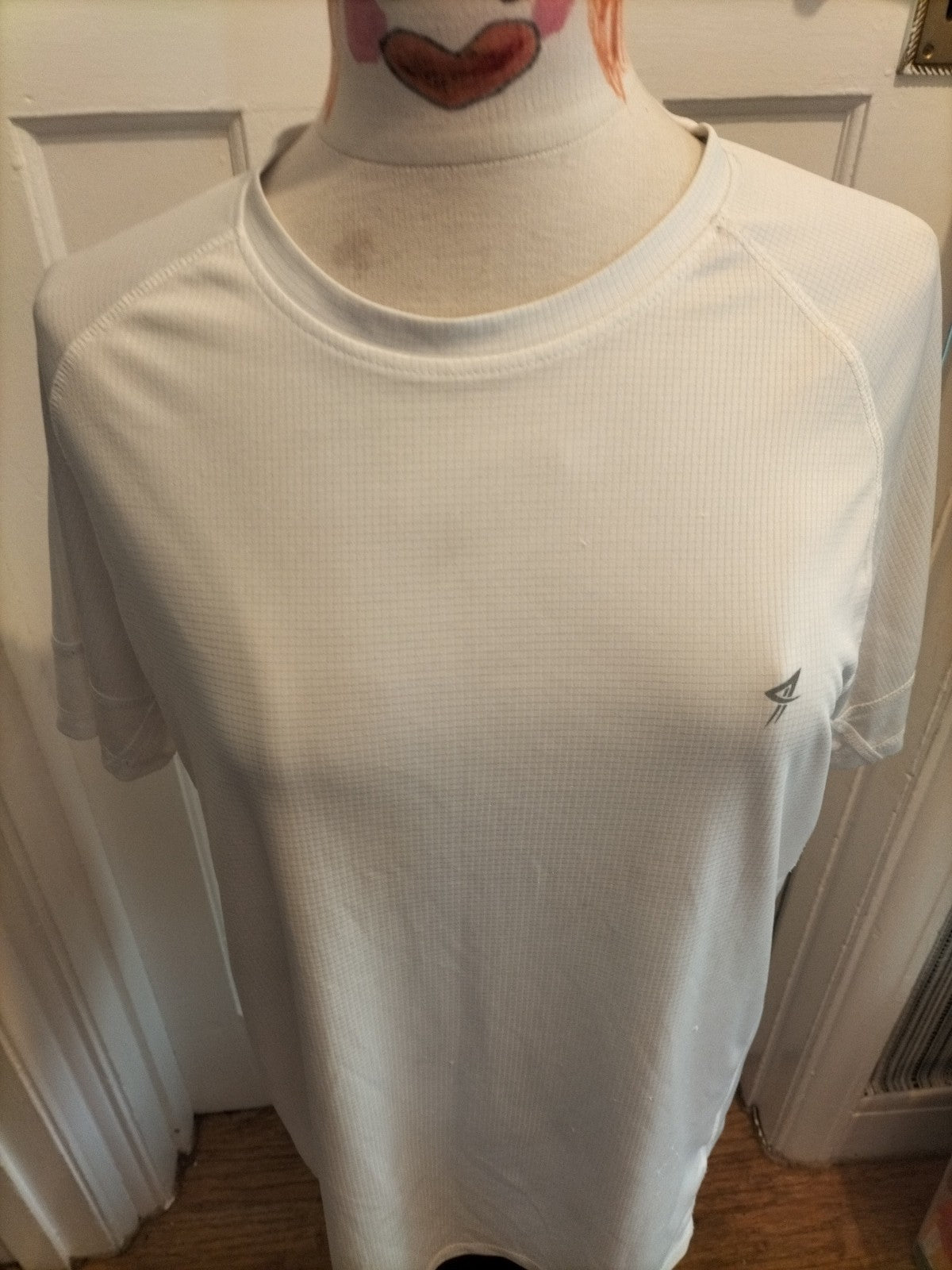 Mens Workout Size XL White Short Sleeved Tshirt