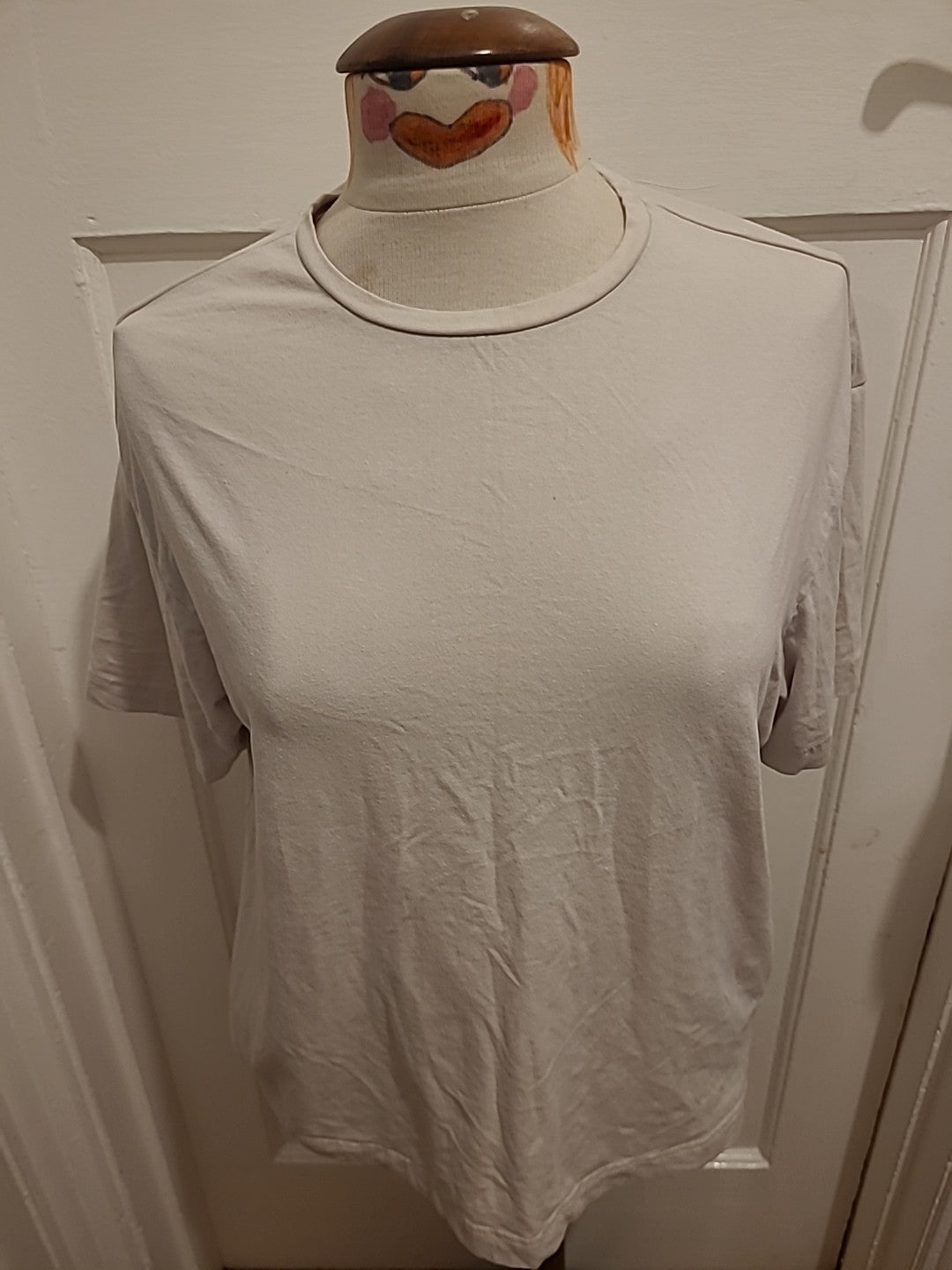 Ladies H&M Size Large Round Neck Short Sleeved White Tshirt
