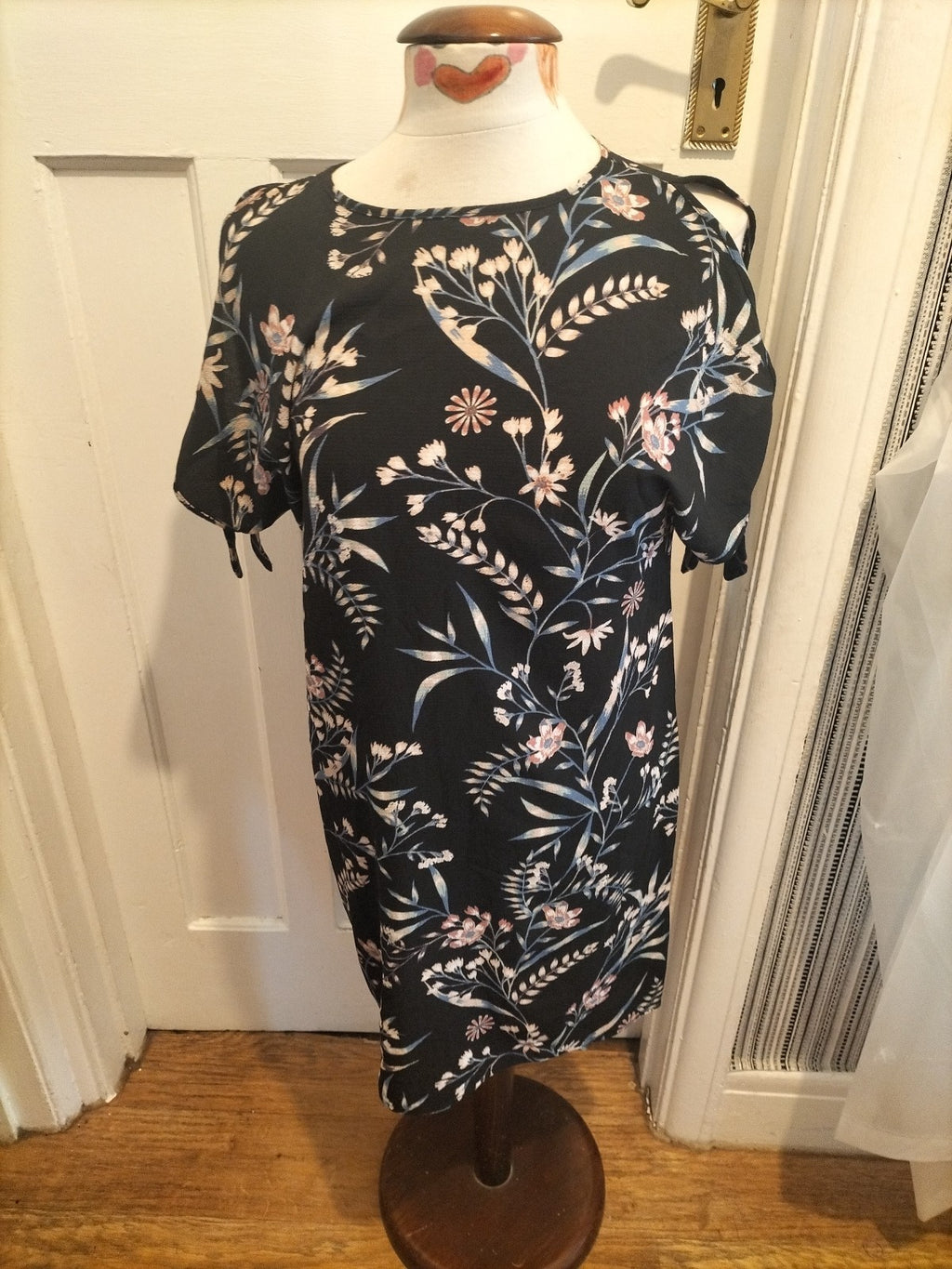 Ladies Peacocks Size 8 Black Floral Open Shoulder Dress