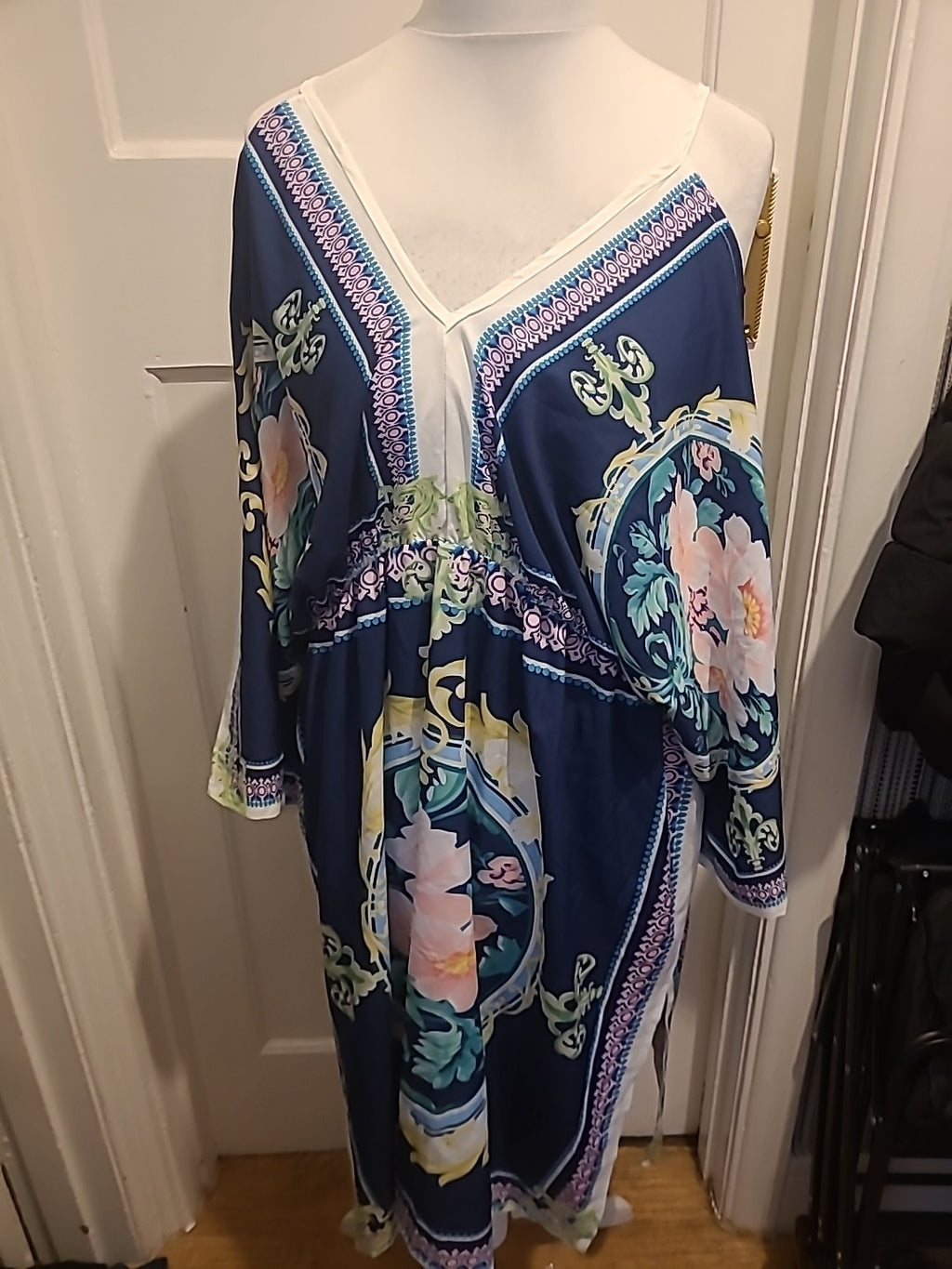 Ladies Size 2XL Multicoloured Floral Bat Wing Short Sleeved Dress