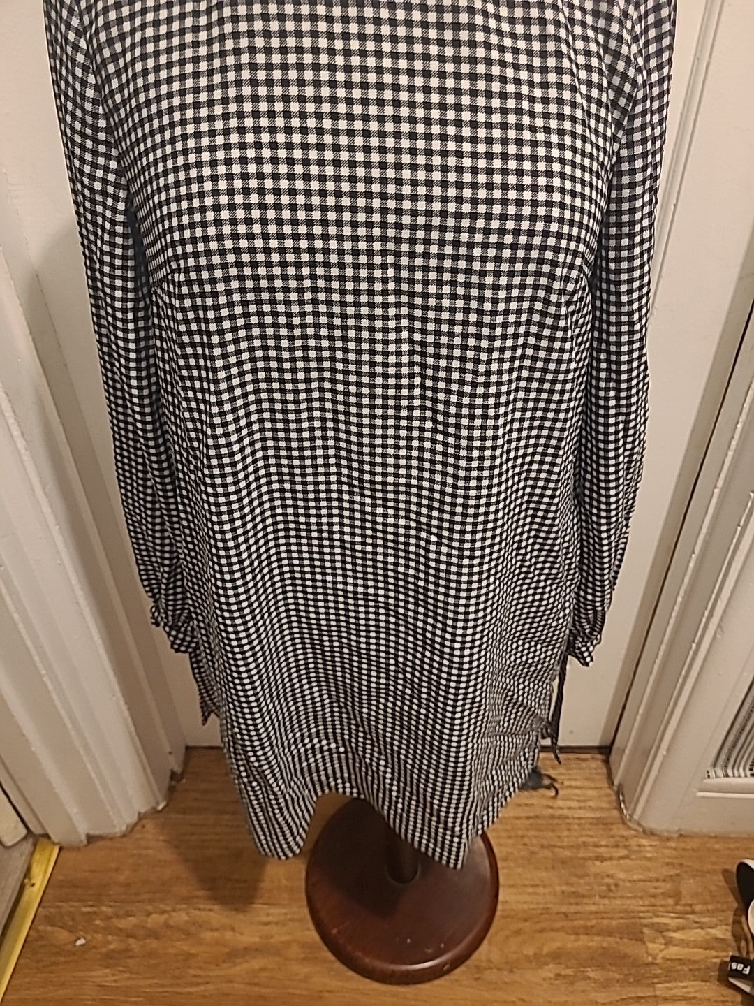 Ladies H&M Size 10 Black/White Check Long Sleeved Dress