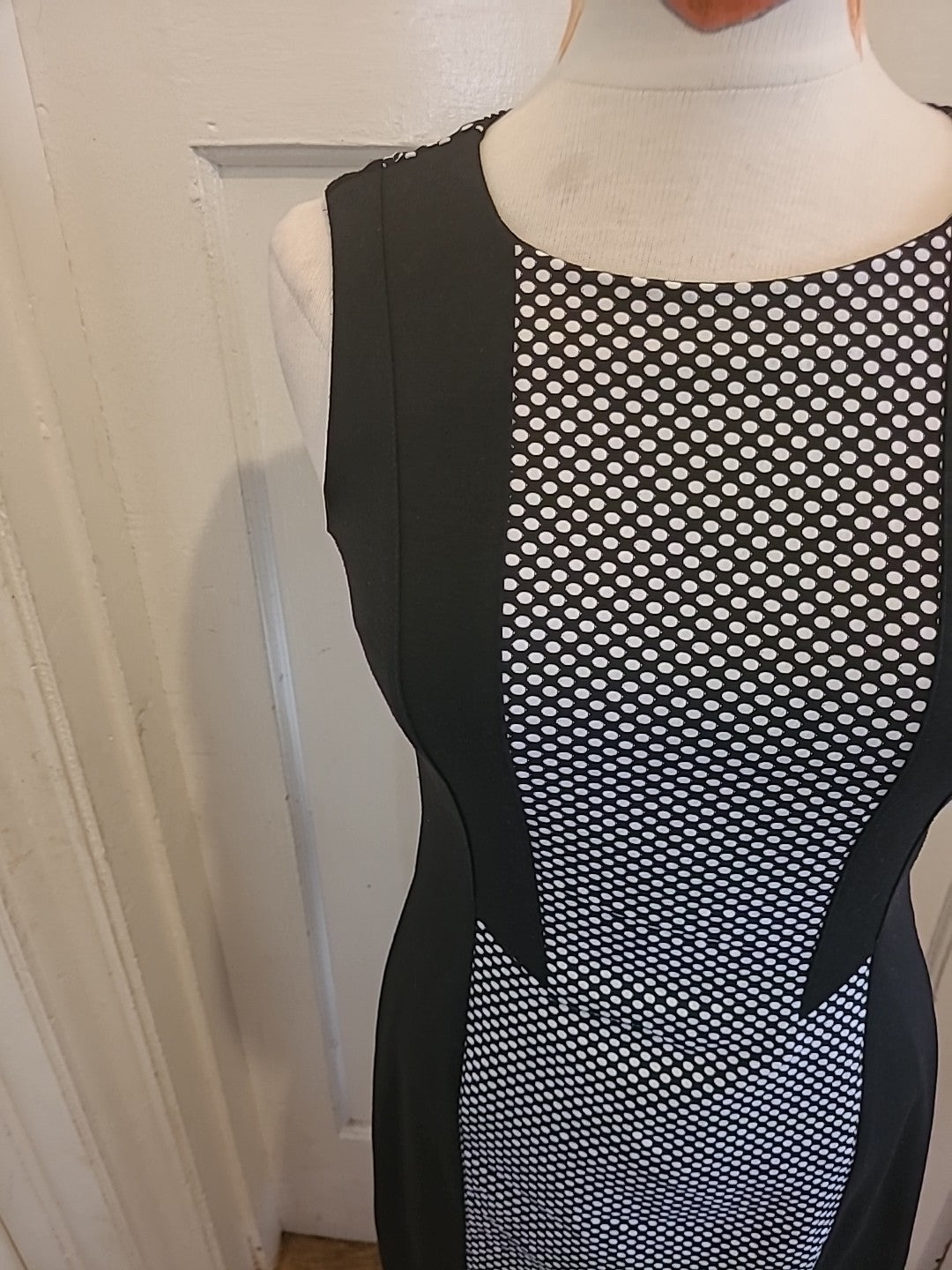 Ladies Cynthia Rowley Size 4 Black/White Sleeveless Dress