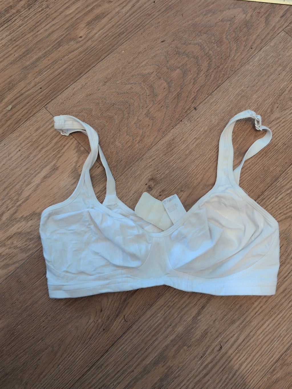 Marks And Spencer 30c White No Pad No Wire Bra