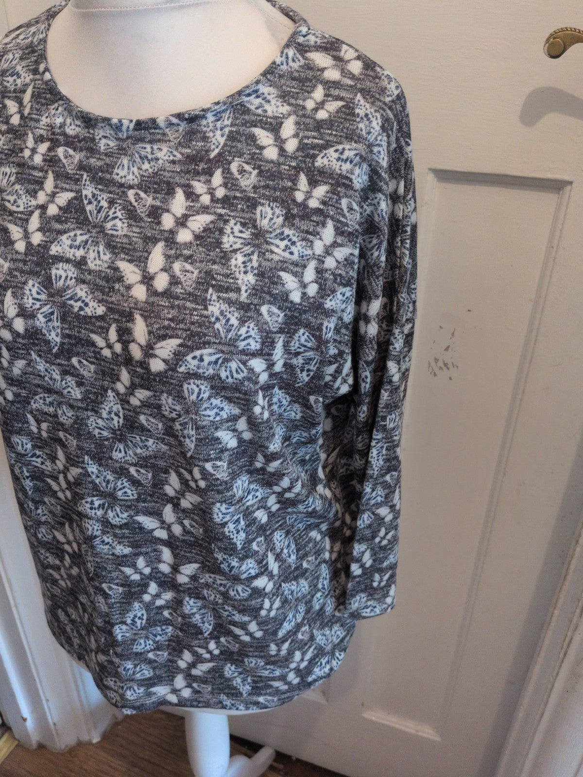 Ladies Tu Size 14 Grey Fleck Butterfly Long Sleeve Lightweight Jumper
