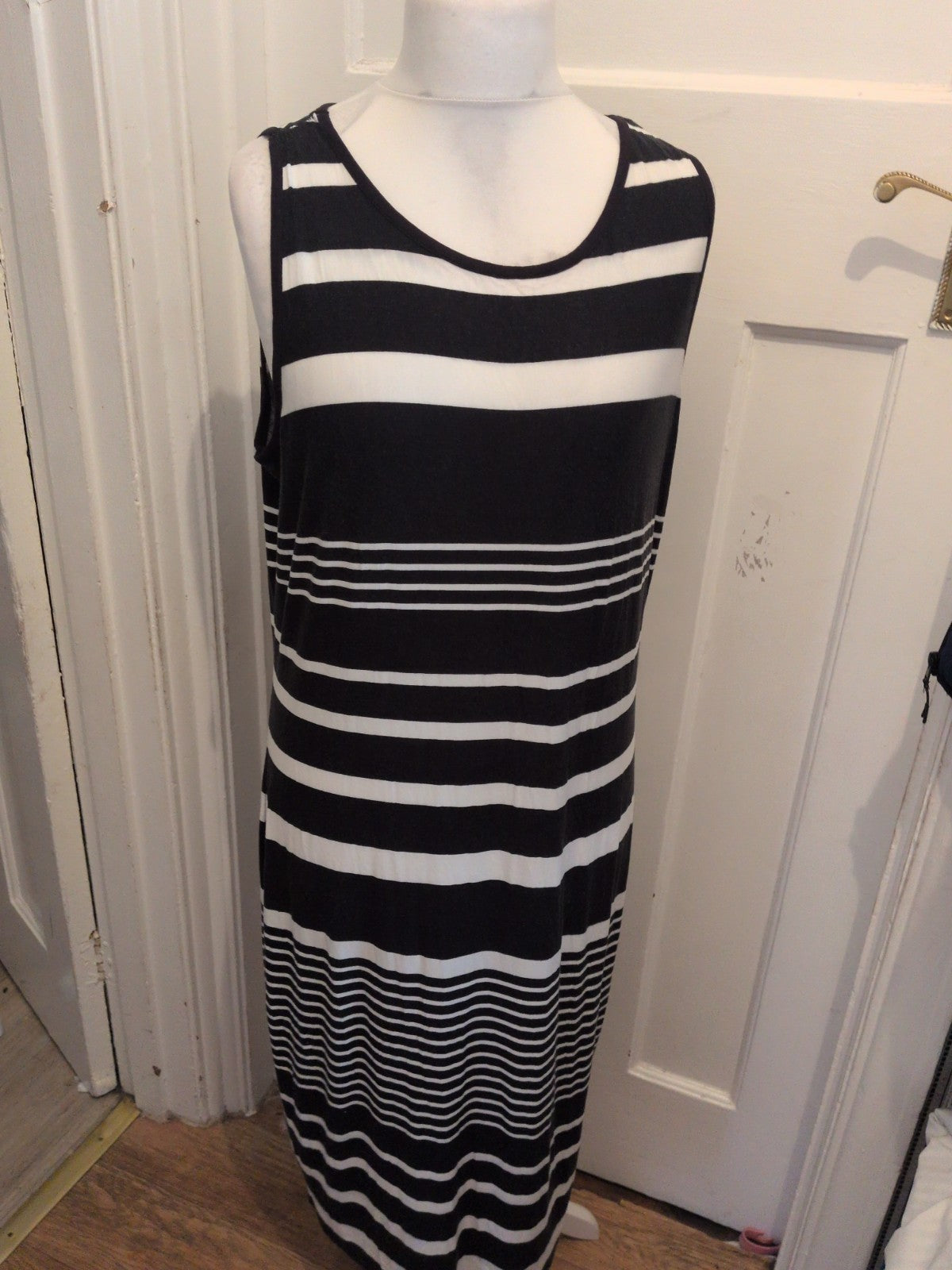 George 20 Black And White Sleeveless Long Length Pencil dress