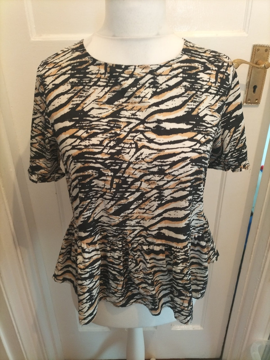 Ladies New Look Size 12 Beige/Black/White Short Sleeved Blouse