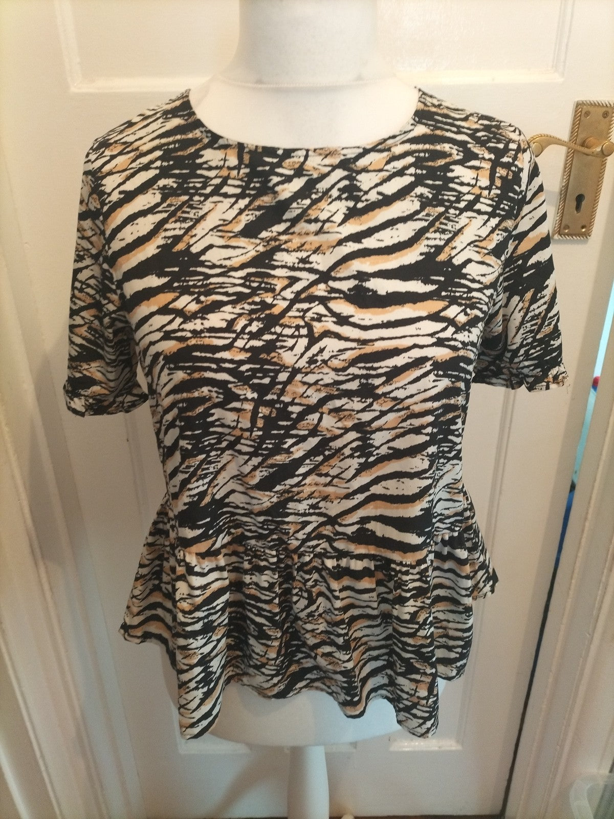 Ladies New Look Size 12 Beige/Black/White Short Sleeved Blouse