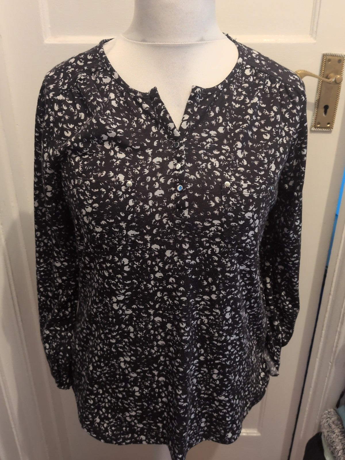 Ladies Primark Size 12-14 Medium Black And White Patterned Long Sleeved Blouse
