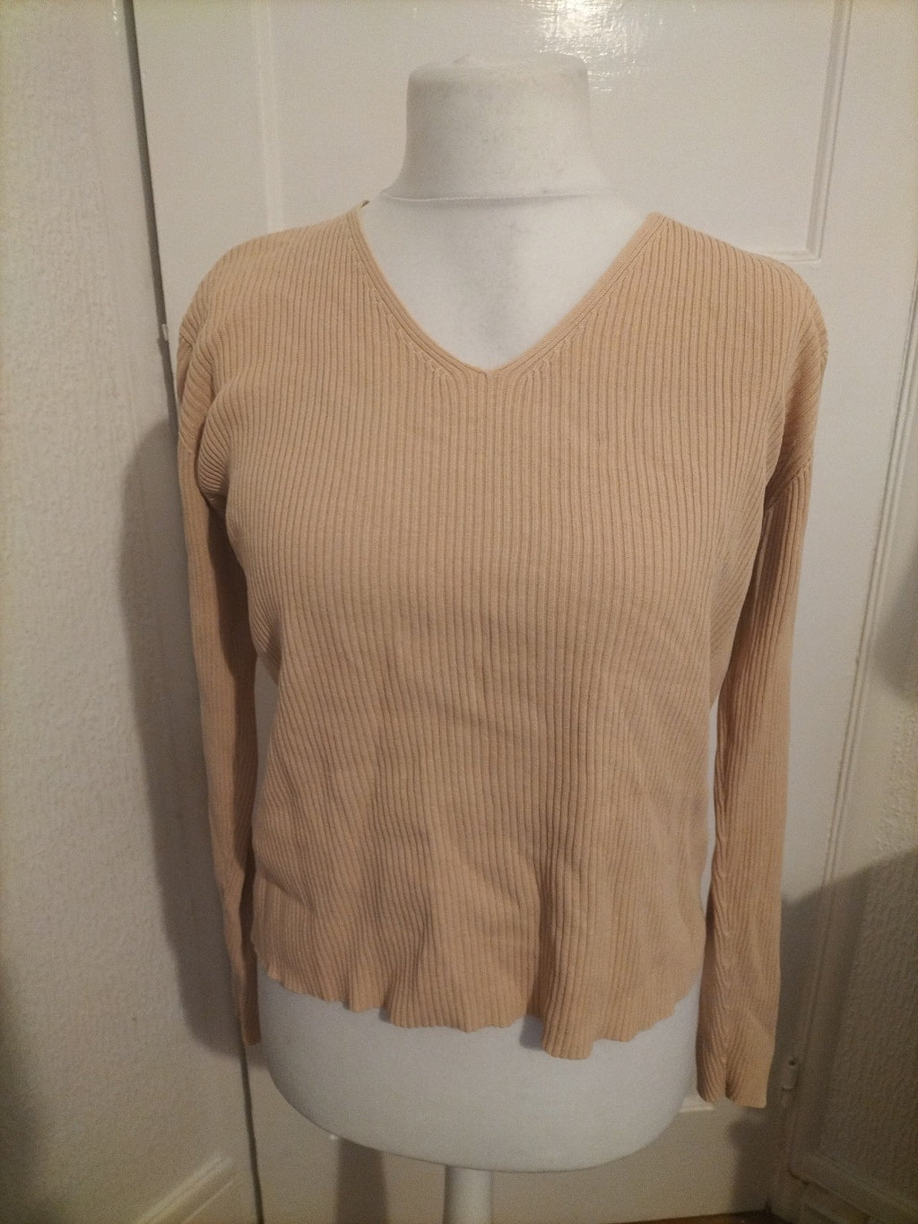 Ladies Jeff&Co Size Large Beige Ribbed V Neck Blouse
