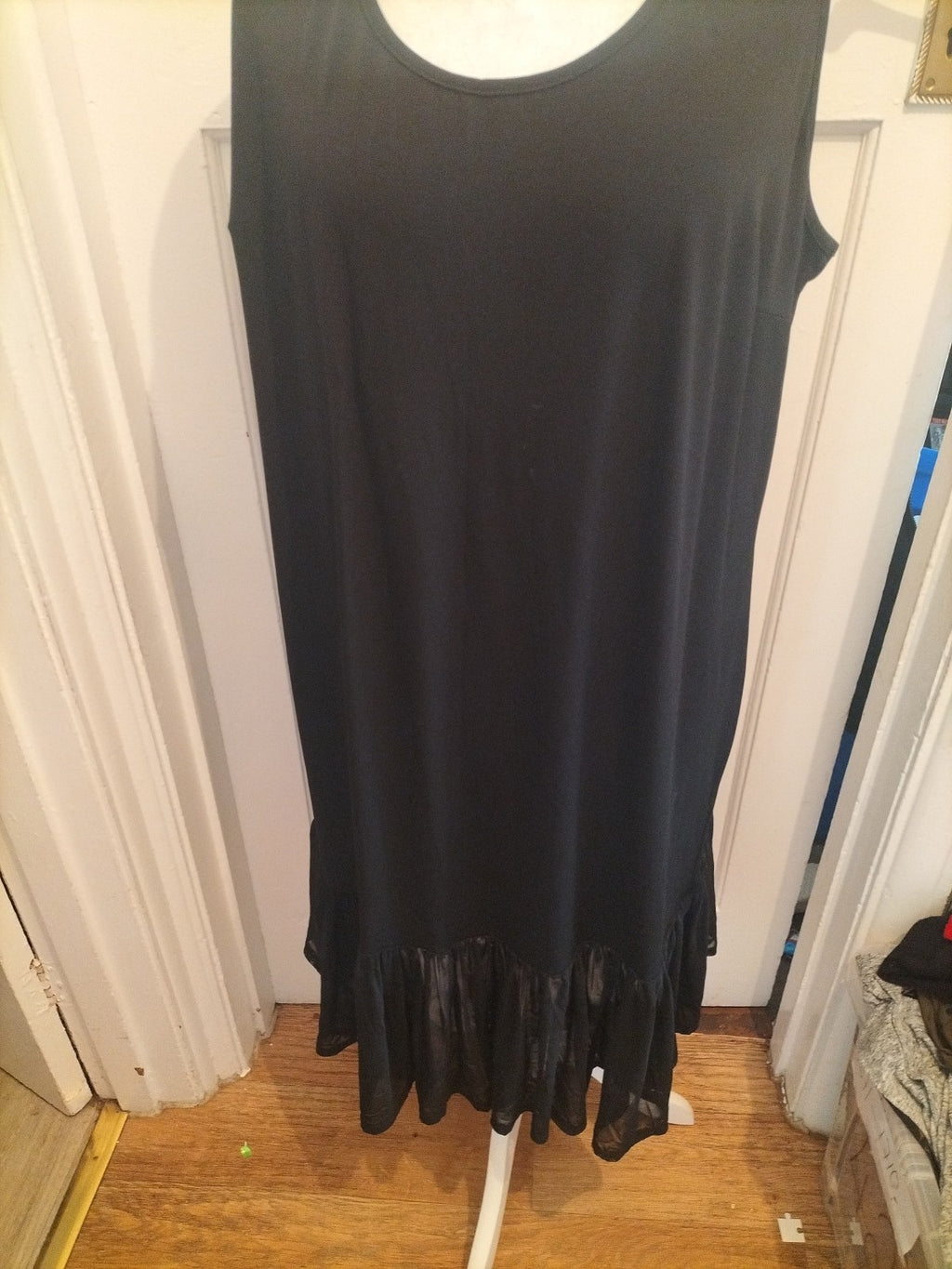 Ladies Ts Size Medium Black Sleeveless Long Length Dress