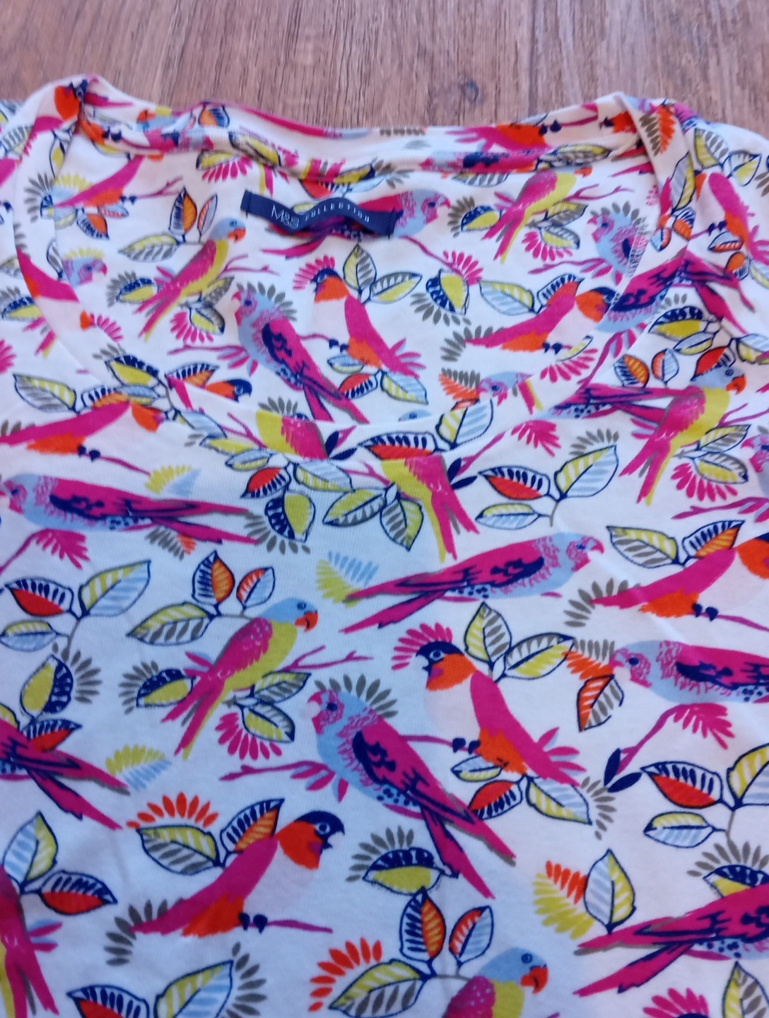 Ladies Marks And Spencer Size 8 Multicoloured Short Sleeved "Bird" Pattern...