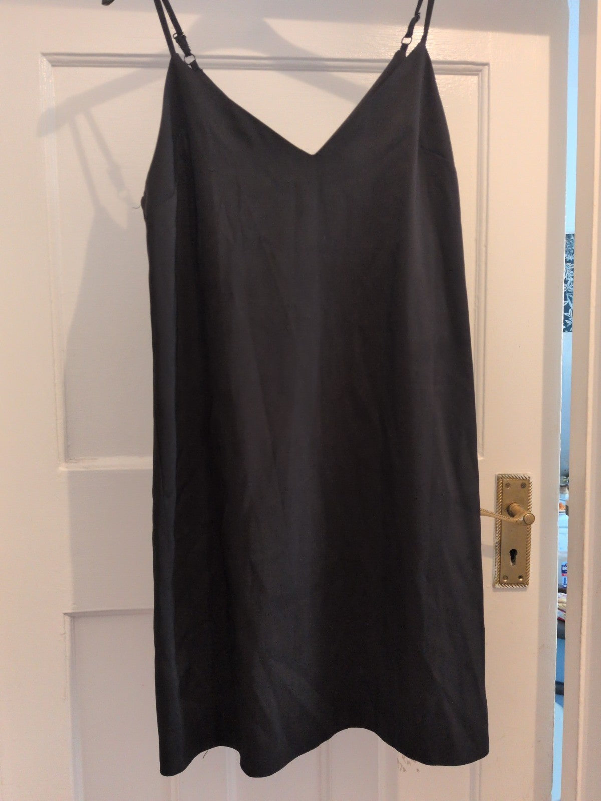 Ladies ASOS Size 6 Black V Neck Sleeveless Knee Length Dress