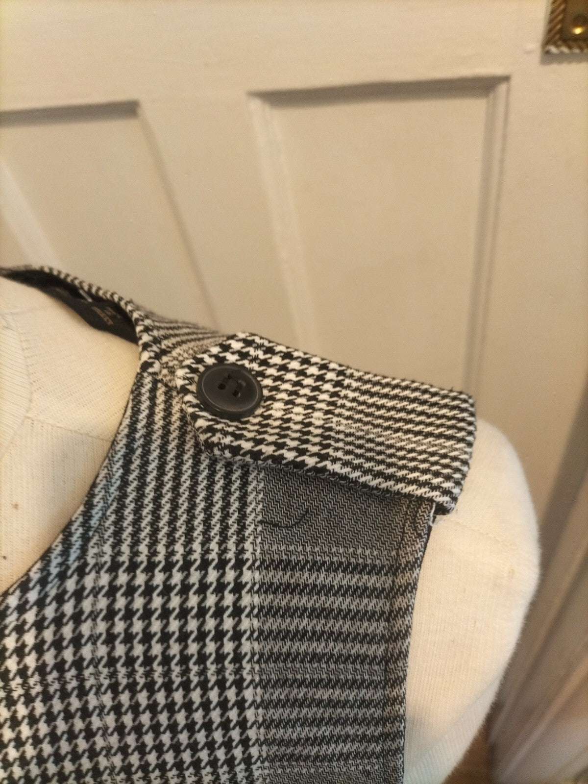 Ladies Zara Size Small Black White Check Sleeveless Top