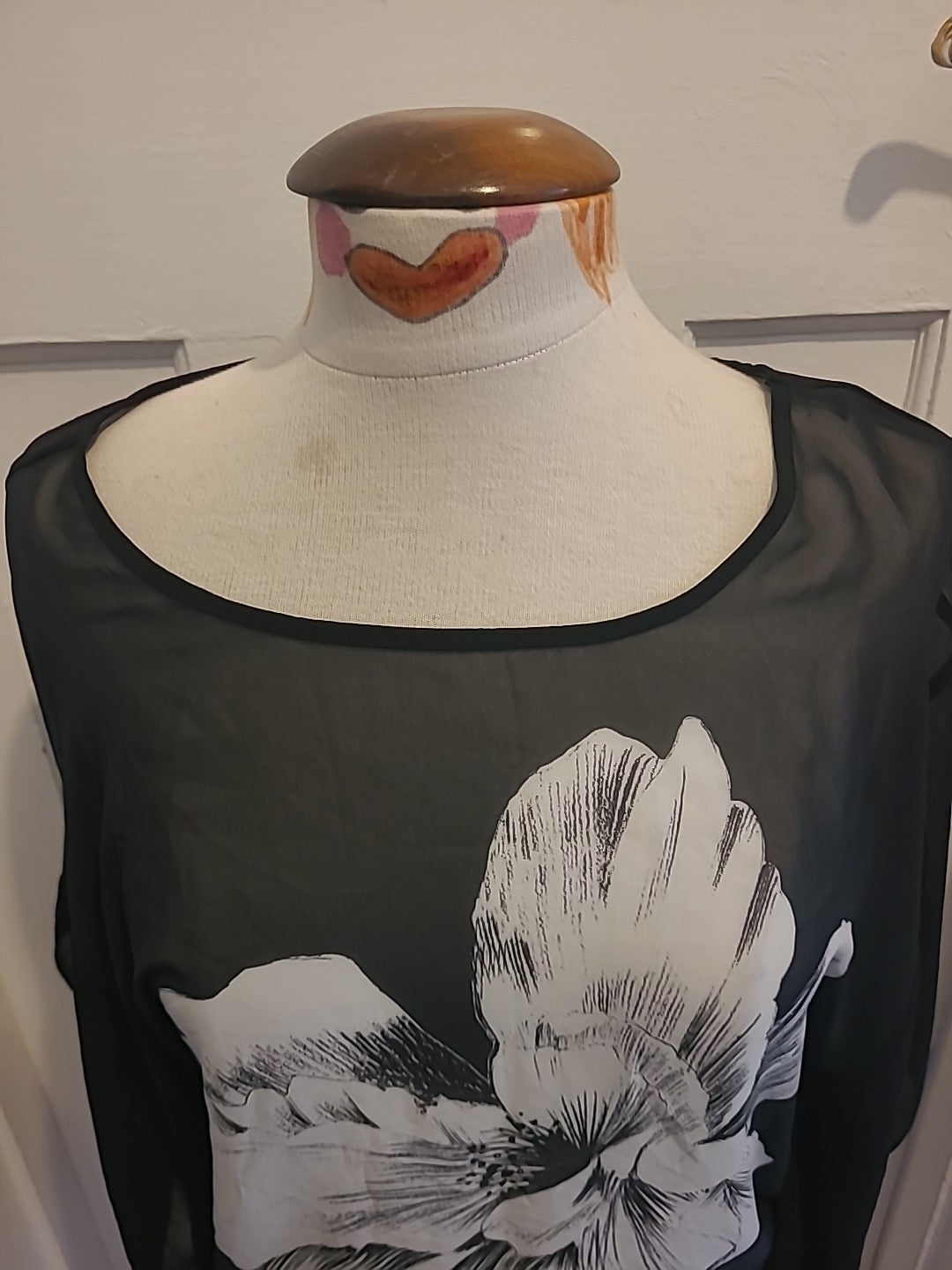 Ladies John Rocha Size 8 Black With Large White Flower Oversized Blouse