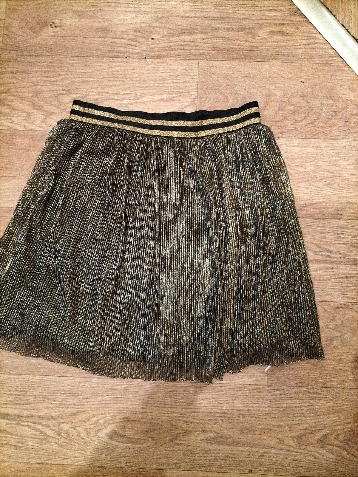 Ladies Divided Size Small Gold Lined Elasticated Short Skirt