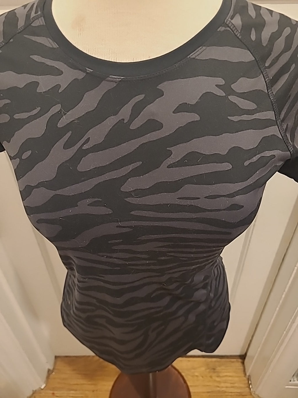 Ladies H&M Sport Size Small Animal Print Style Short Sleeved Tshirt