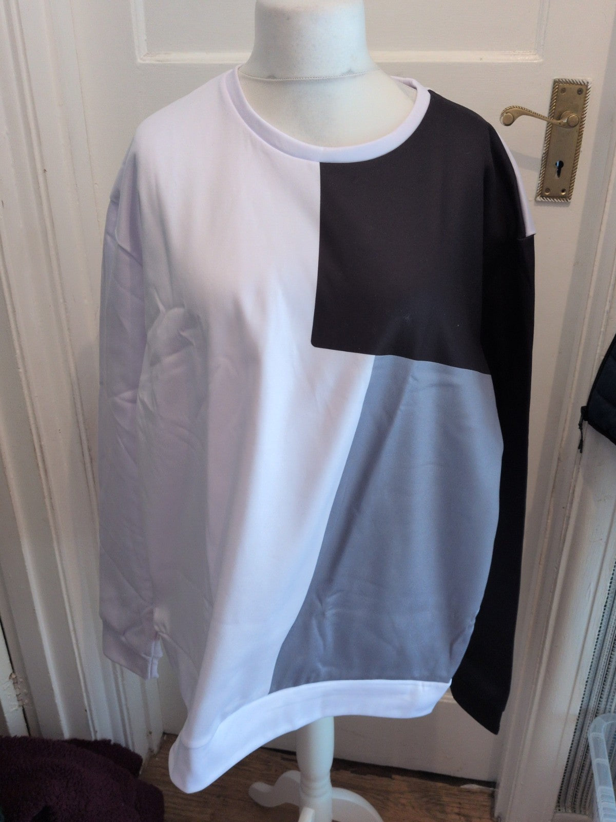 Brand New 5xl White Black And Grey Sweatshirt
