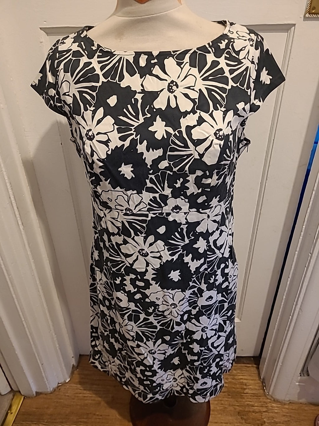 Ladies George Size 14 Black/White Floral Cap Sleeved Dress