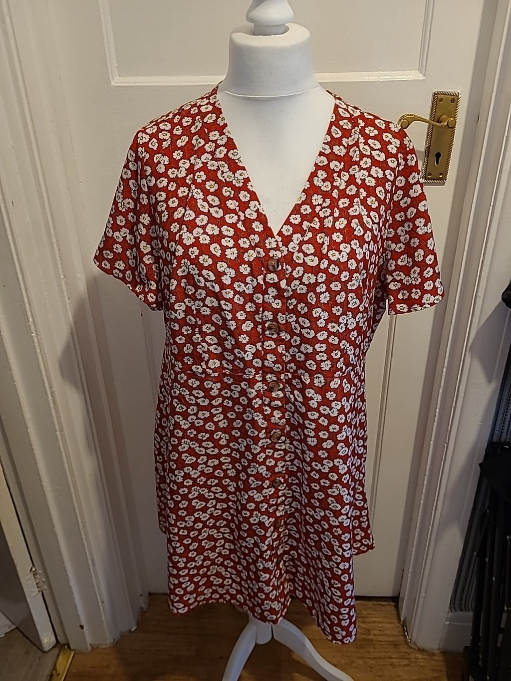 Ladies Shein Curve Size 2XL Red And White Floral Short Sleeved Dress