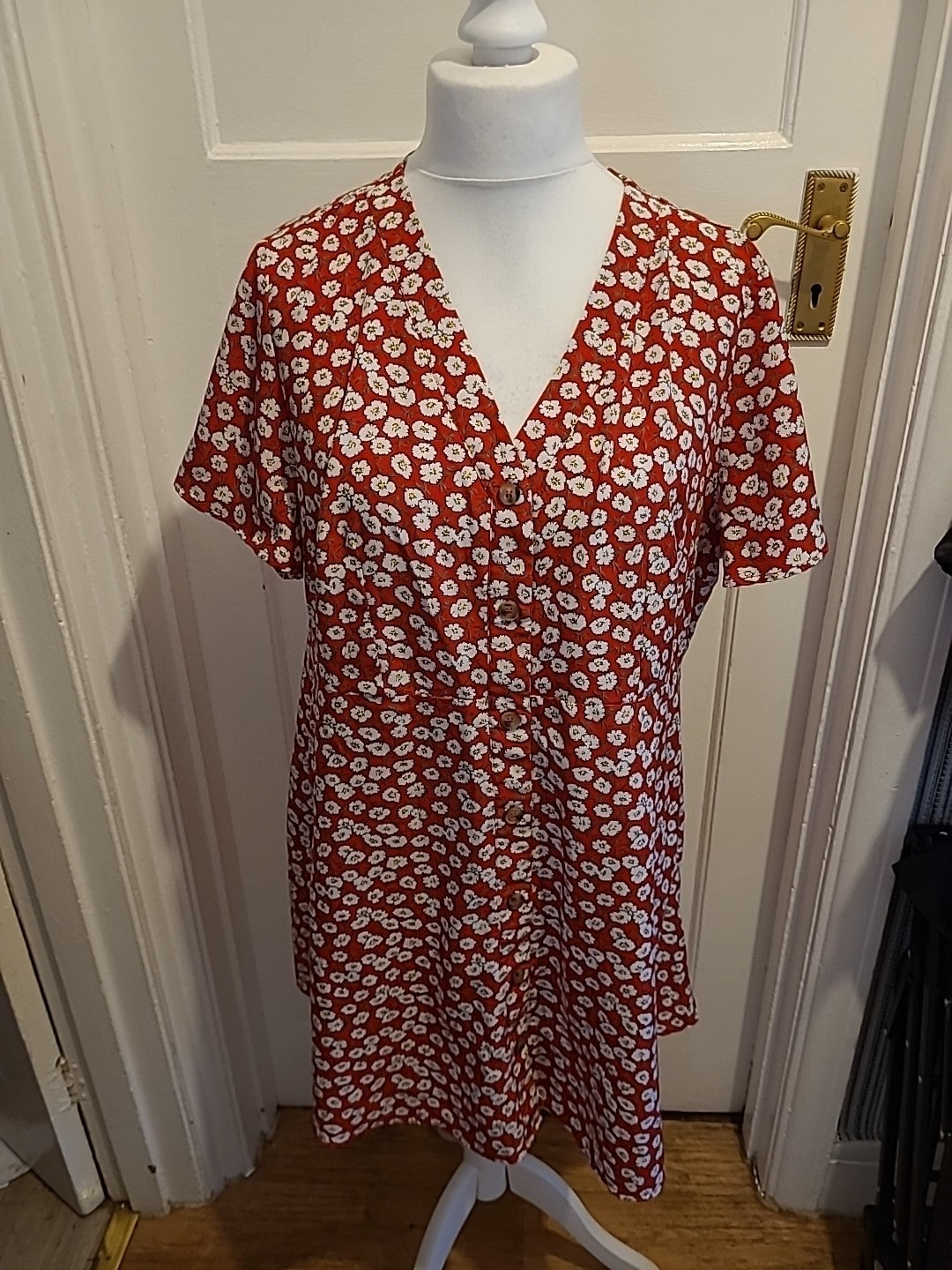 Ladies Shein Curve Size 2XL Red And White Floral Short Sleeved Dress