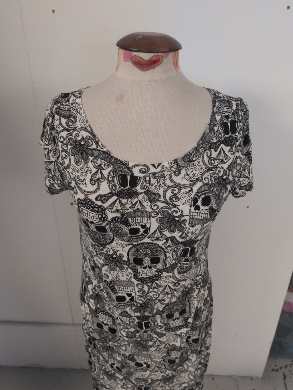 Select 16 Aztec Black And White Long Length Short Sleeve Dress