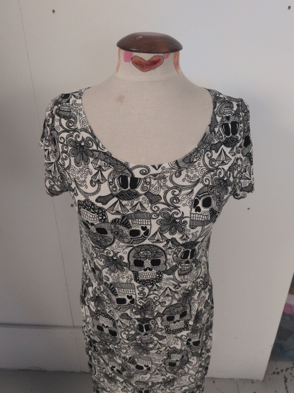 Select 16 Aztec Black And White Long Length Short Sleeve Dress