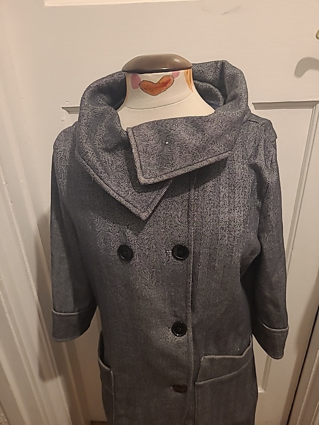 Ladies Lulu & Red Size 6 Aprox Grey Toned Long Sleeve Coat