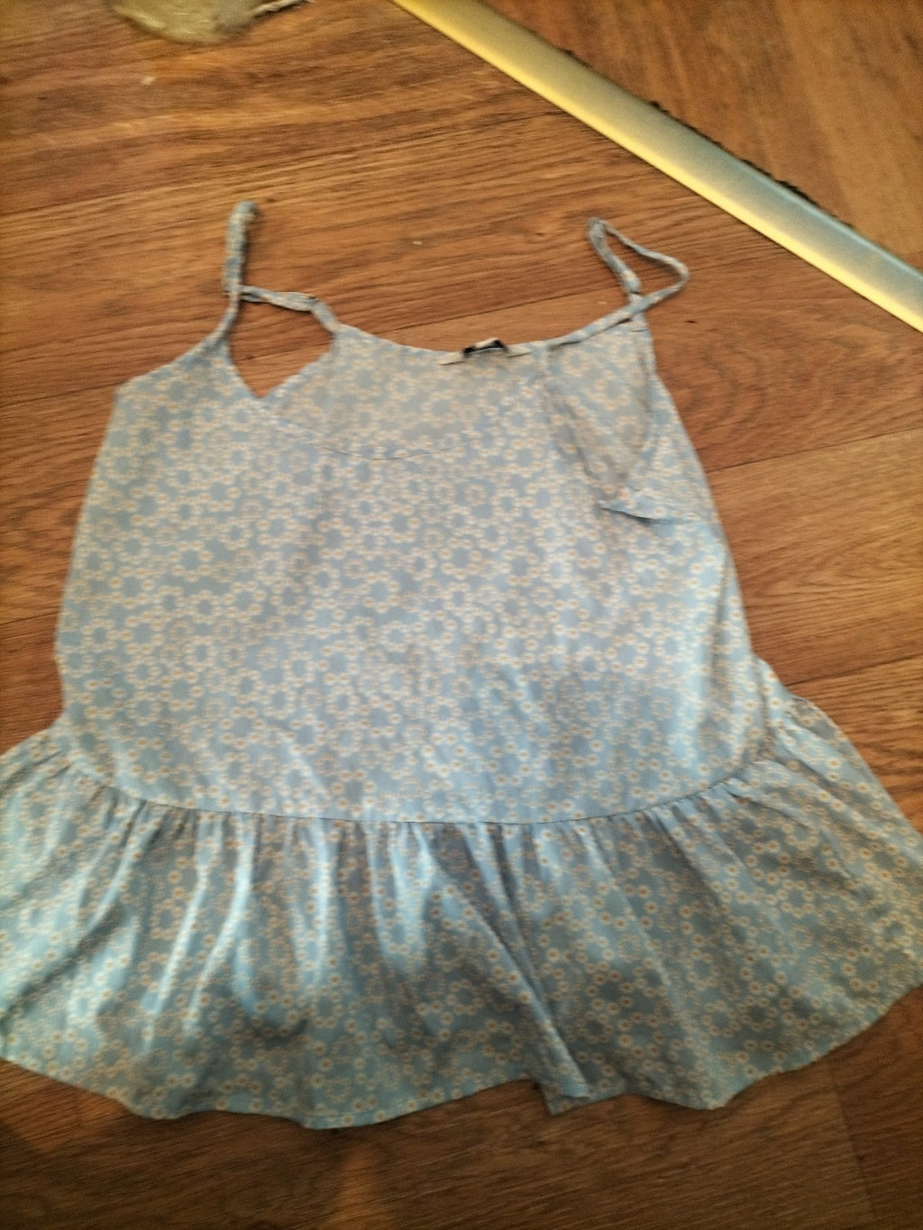Ladies Brave Soul Size Small Blue And White Floral Sleeveless Blouse