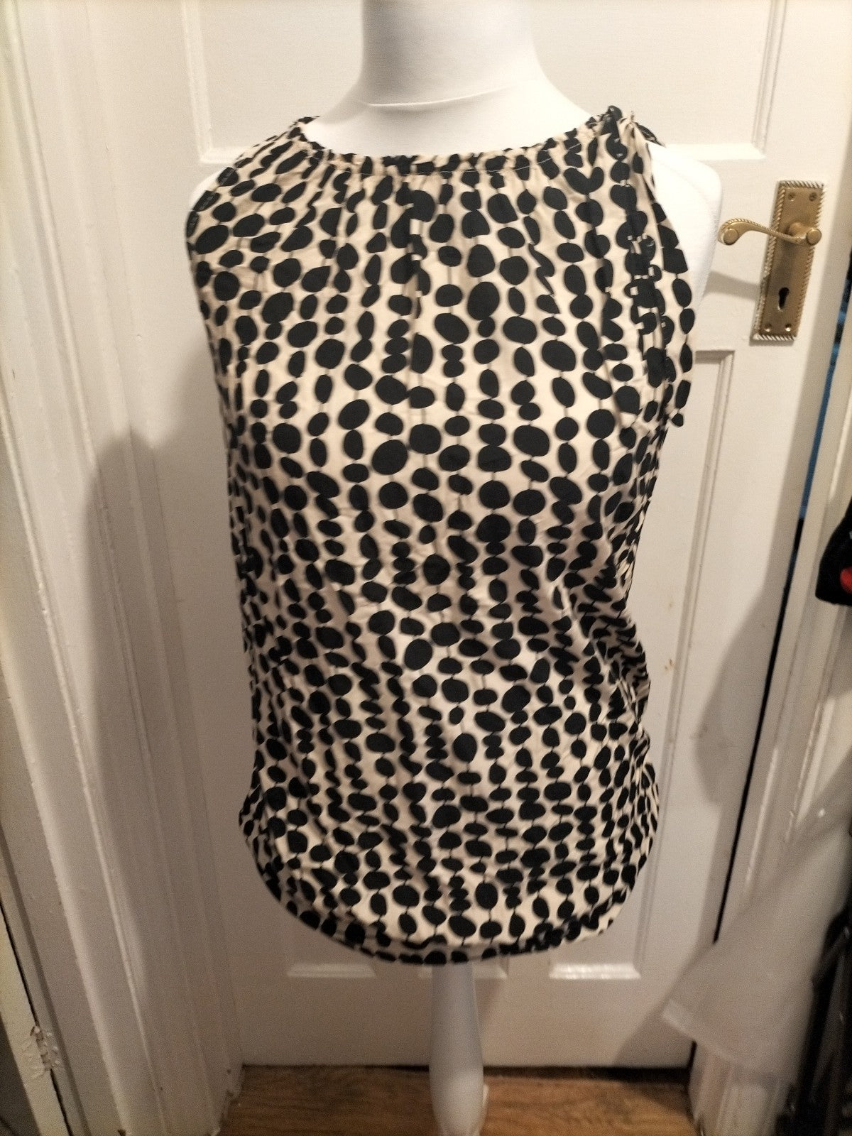 Ladies Top Win Size Large Pale Beige And Black Sleeveless Top