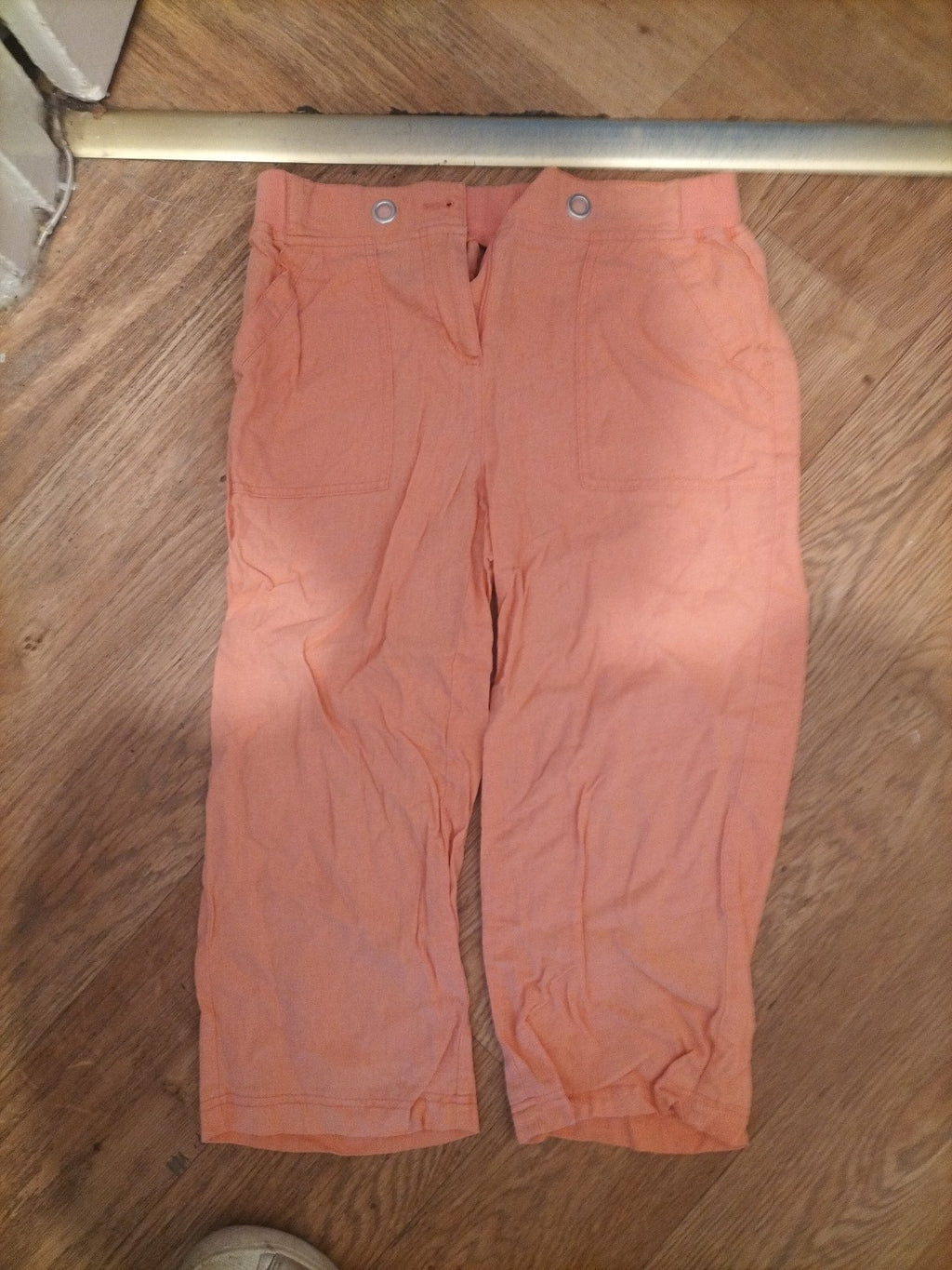 Ladies Kaleidoscope Size Large Peach Cropped Trousers