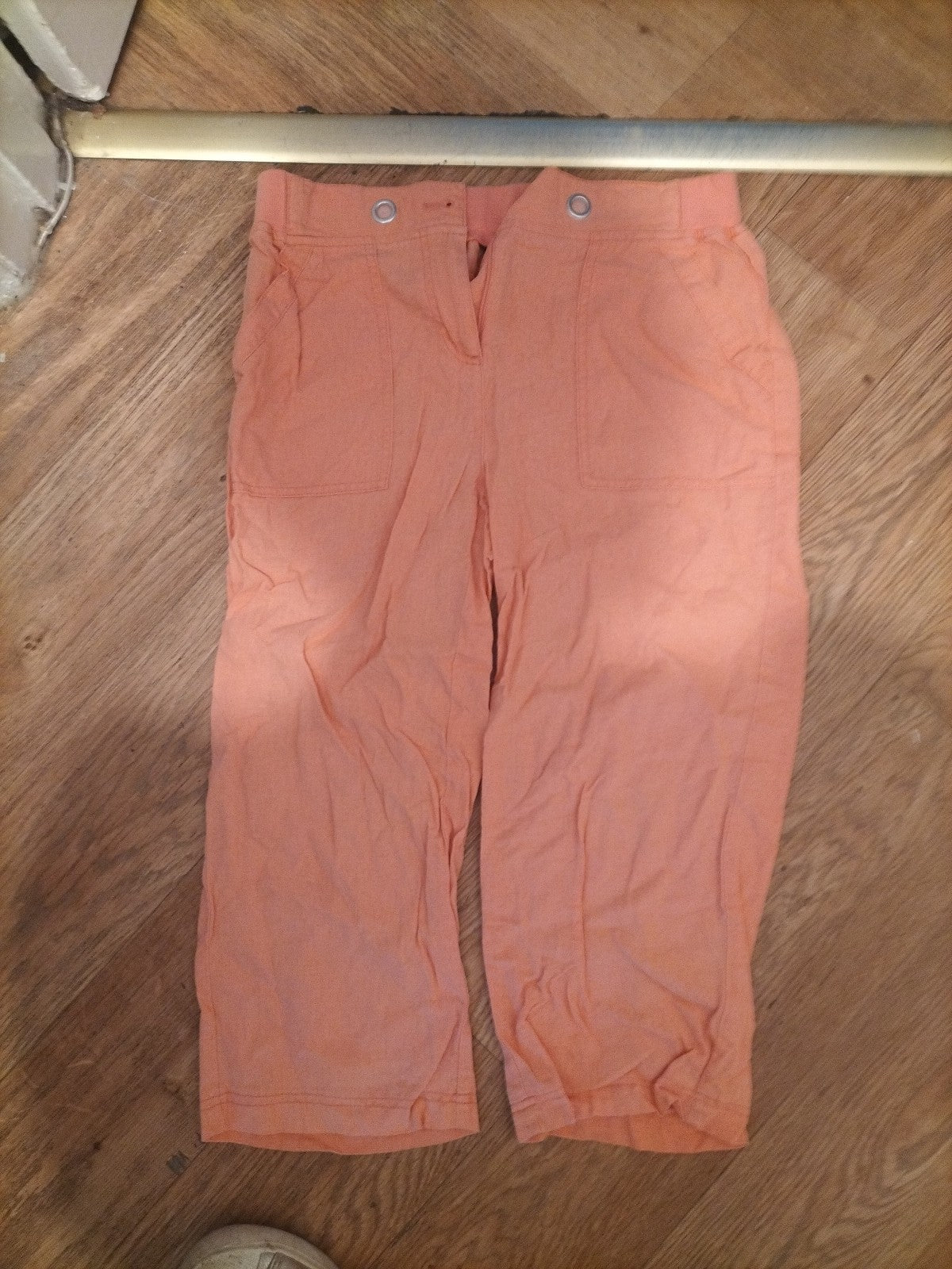 Ladies Kaleidoscope Size Large Peach Cropped Trousers