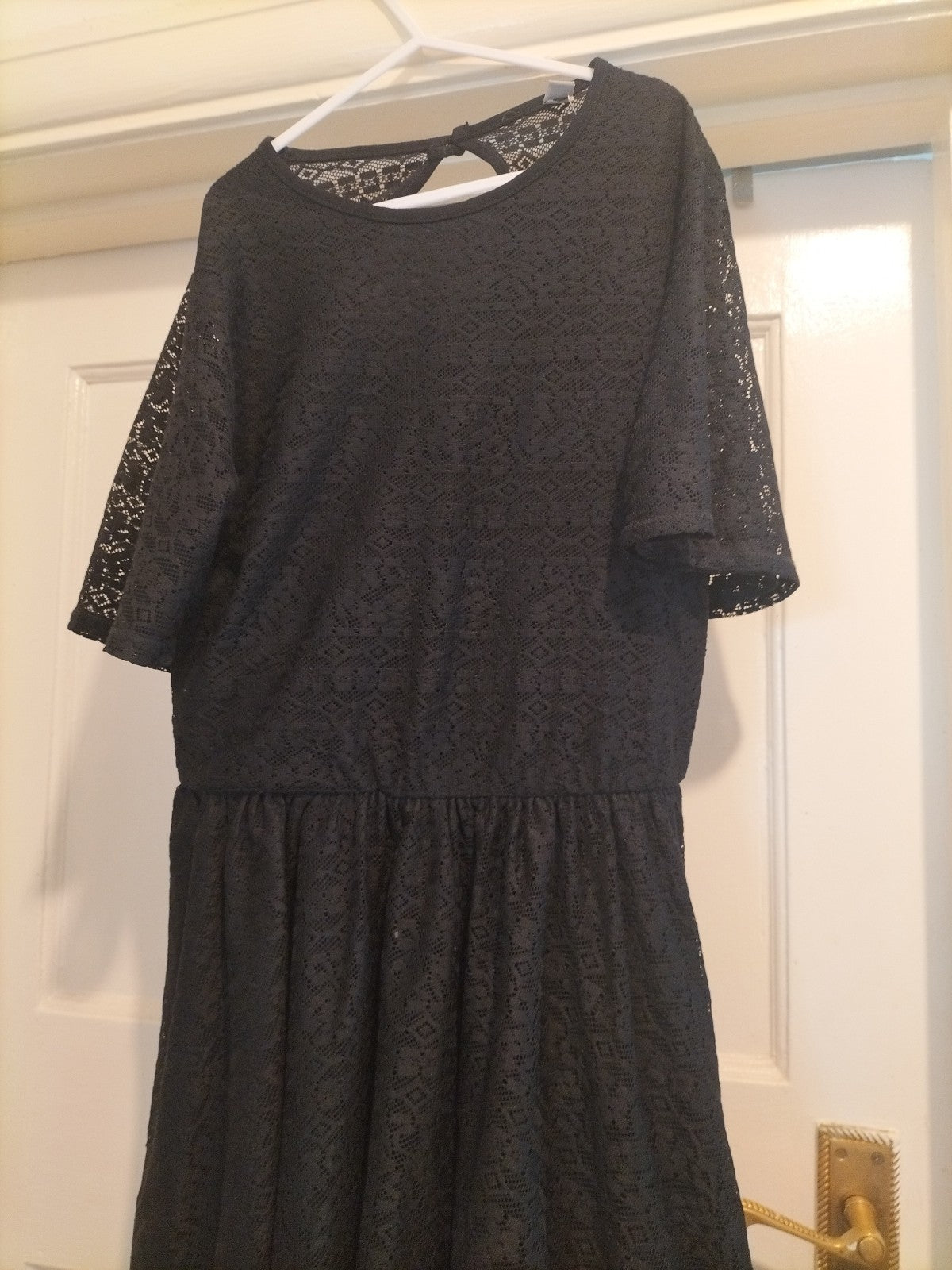 Ladies Size 10 Black Lace Style Short Sleeved Dress
