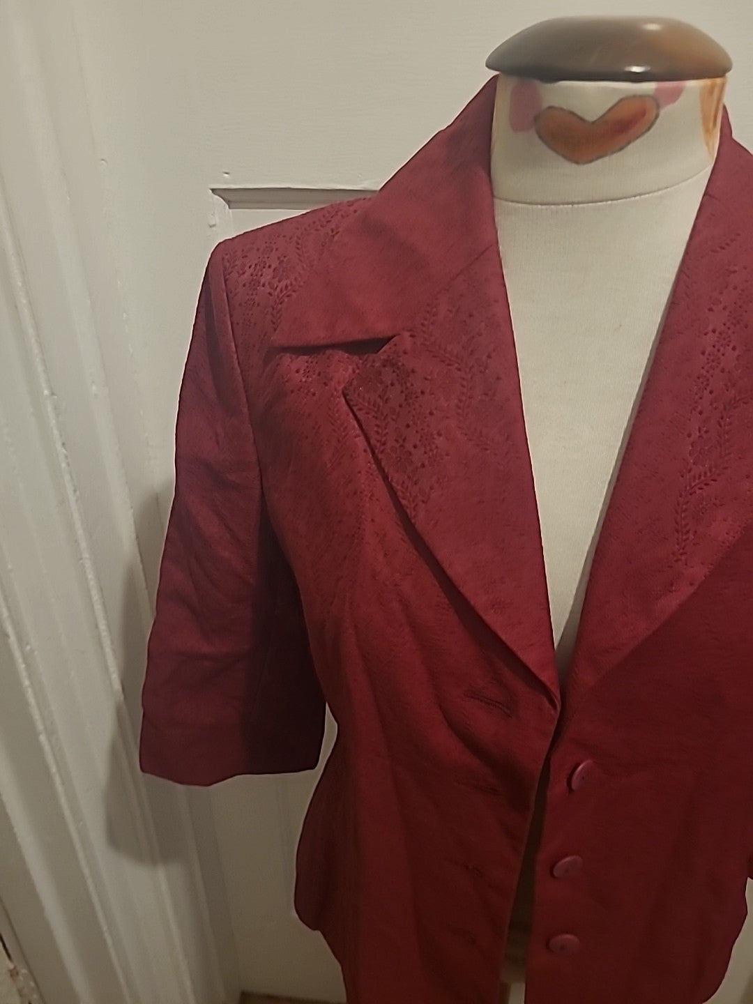 Ladies Minuet Size 10 Burgundy Long Sleeve Blazer.