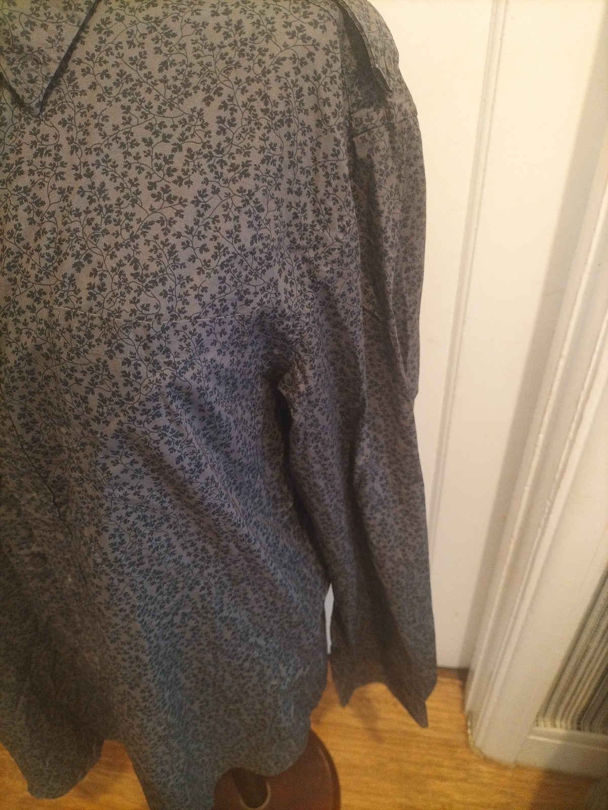 Mens Full Circle Size XL Black Dark Grey Floral Long Sleeved Shirt