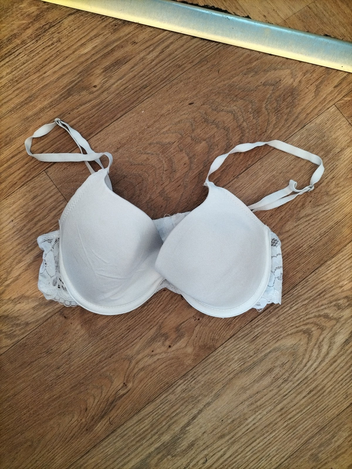75B White Padded And Wired Bra